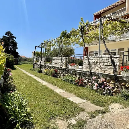 Nada Bed & Breakfast 2*