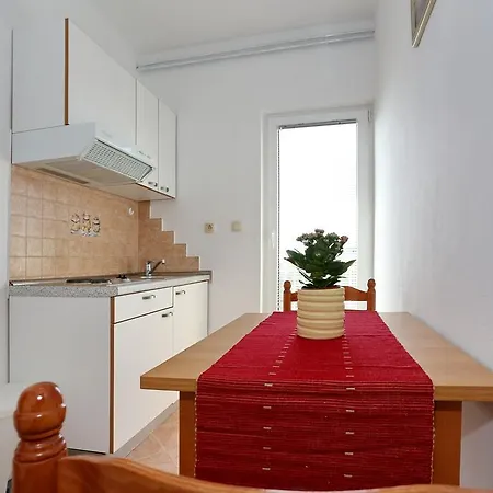 Rooms&apartments Nada فندق مبيت وإفطار 2*