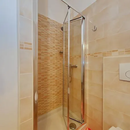 Rooms&apartments Nada فندق مبيت وإفطار