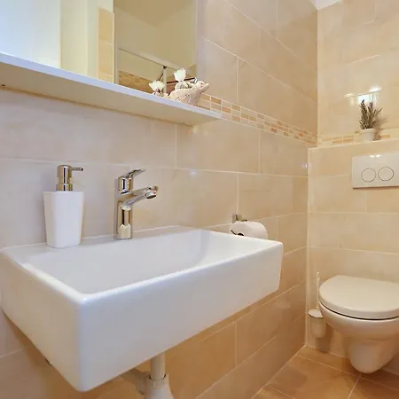 Rooms&apartments Nada 2* بريفلاكا