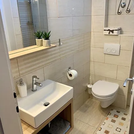 Rooms&apartments Nada فندق مبيت وإفطار بريفلاكا