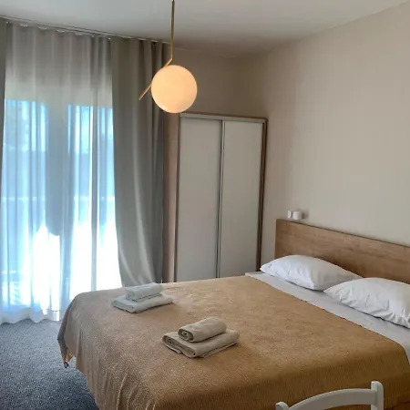 Rooms&apartments Nada فندق مبيت وإفطار
