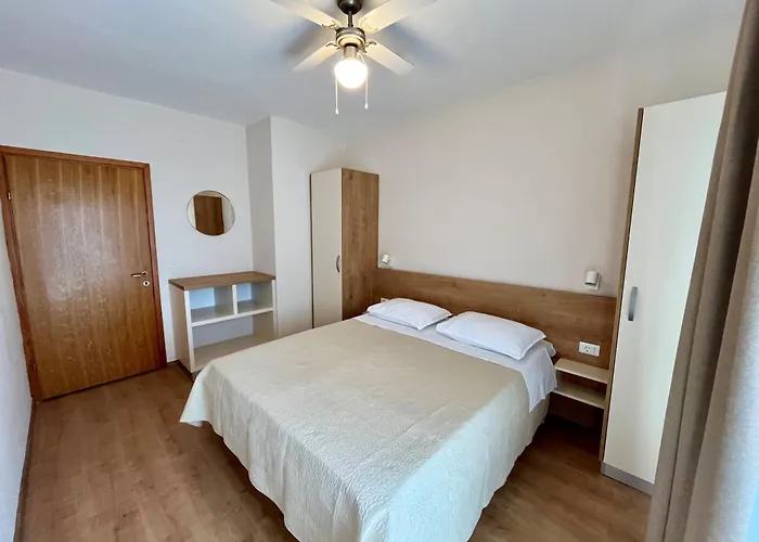 Rooms&apartments Nada 2* Privlaka (Zadar)
