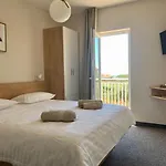 Rooms&apartments Nada