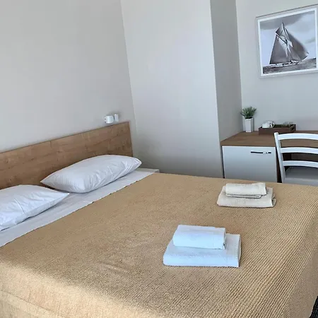 Rooms&apartments Nada krevet i doručak 2*