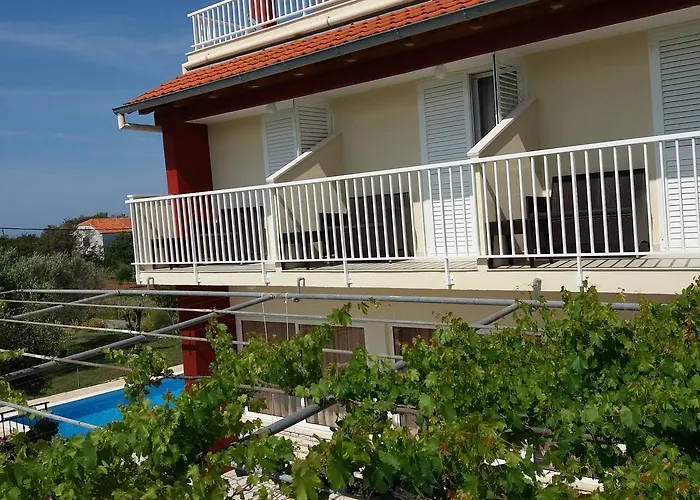 Rooms&apartments Nada Bed & Breakfast